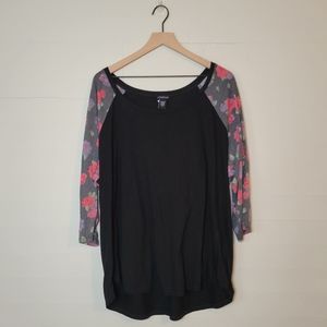 Torrid | 3/4 Floral Sleeve Tee